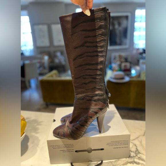 Exotic Milan Prada Boots - Size 40.5 😇 - Picture 1 of 5